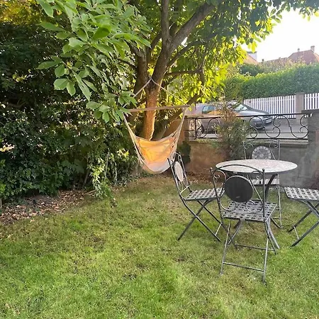 Avec Jardin Apartment